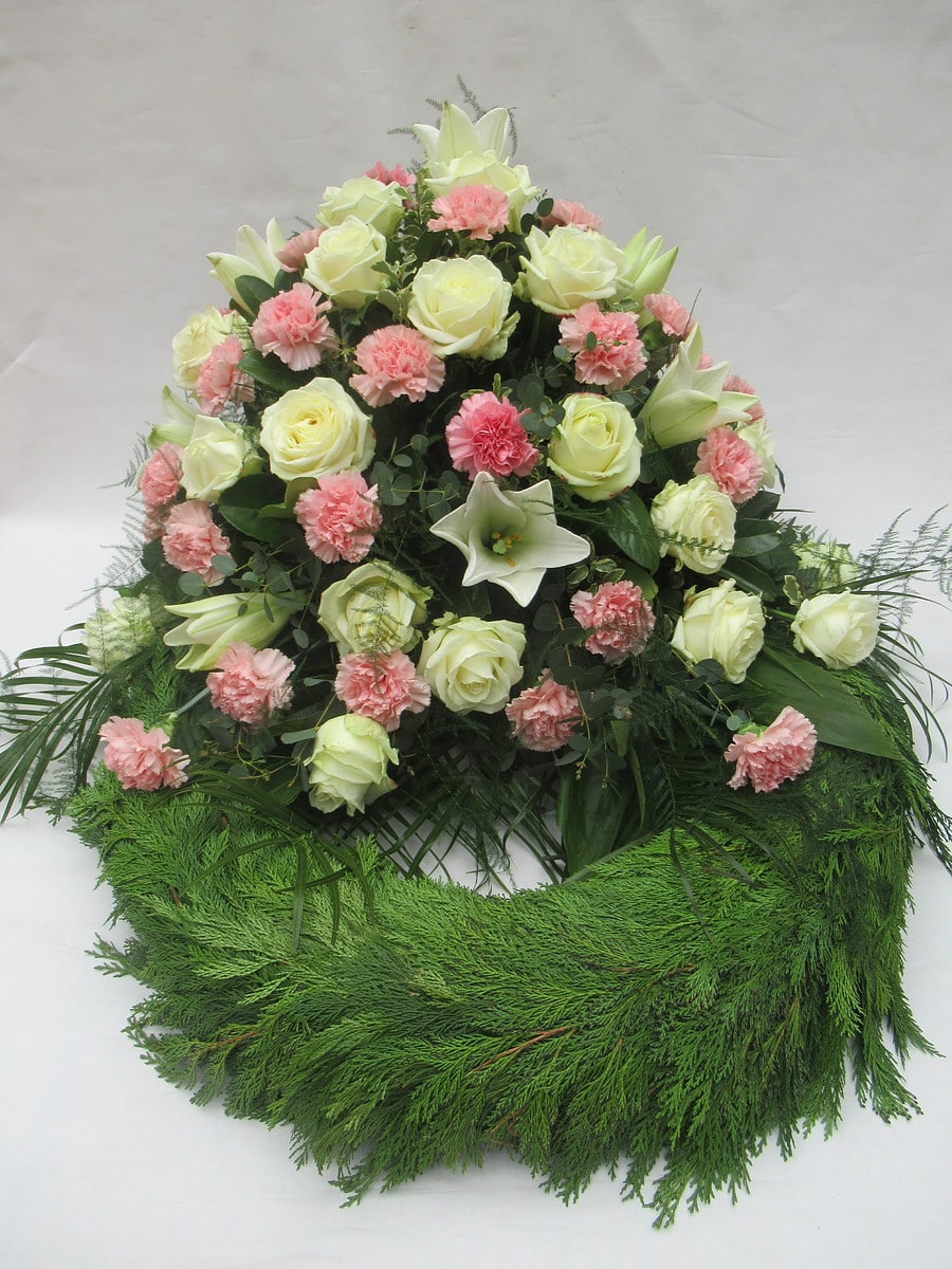 6 Trauerkranz in Rosa & Weiß