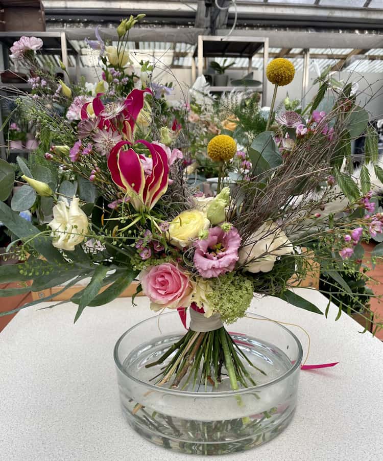 Wir gestalten den Blumenschmuck für Ihre Hochzeit individuell nach Ihren Wünschen! Blumendekoration Hochzeit | Hochzeitsfloristik – individuell gestaltet